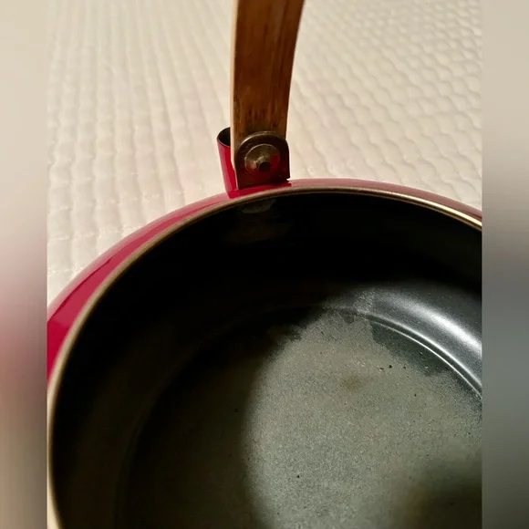 ?? Possibly Vintage Deep Red Teapot with Wooden Handle-share what you know :) - Picture 5 of 8